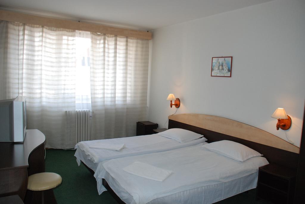 Hotel Merkur Миеркуря Чук Екстериор снимка