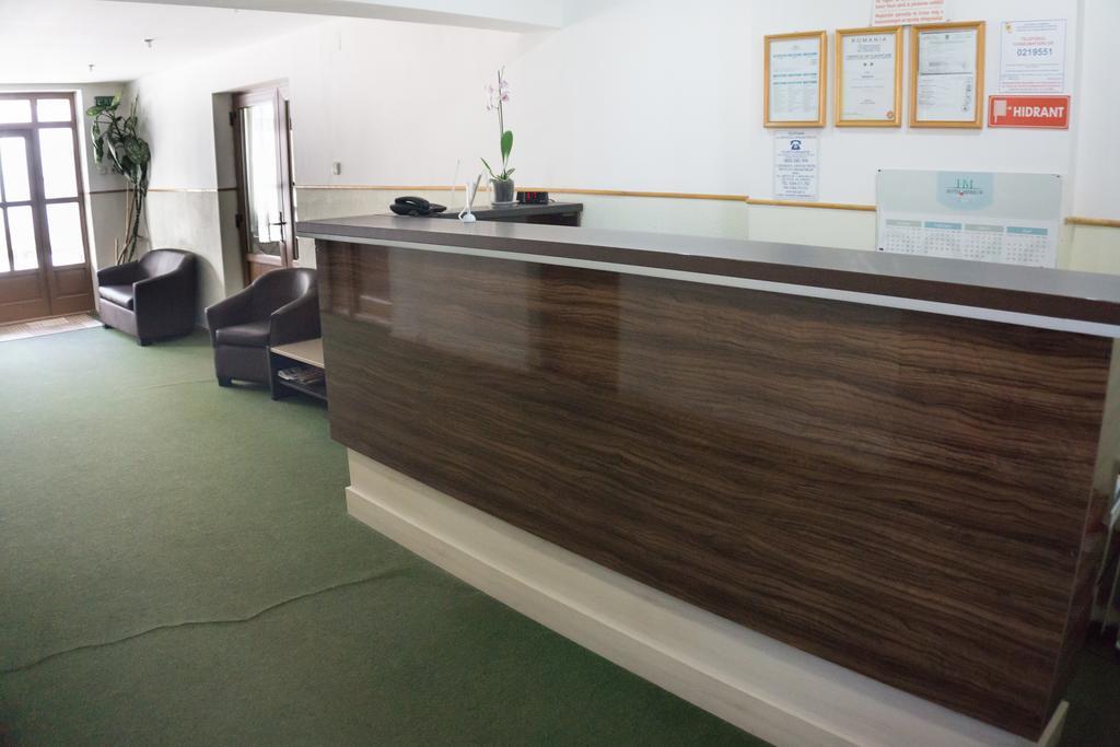 Hotel Merkur Миеркуря Чук Екстериор снимка