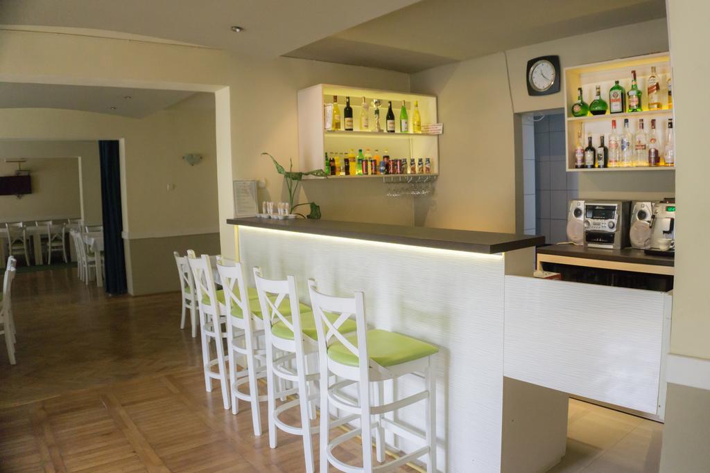 Hotel Merkur Миеркуря Чук Екстериор снимка