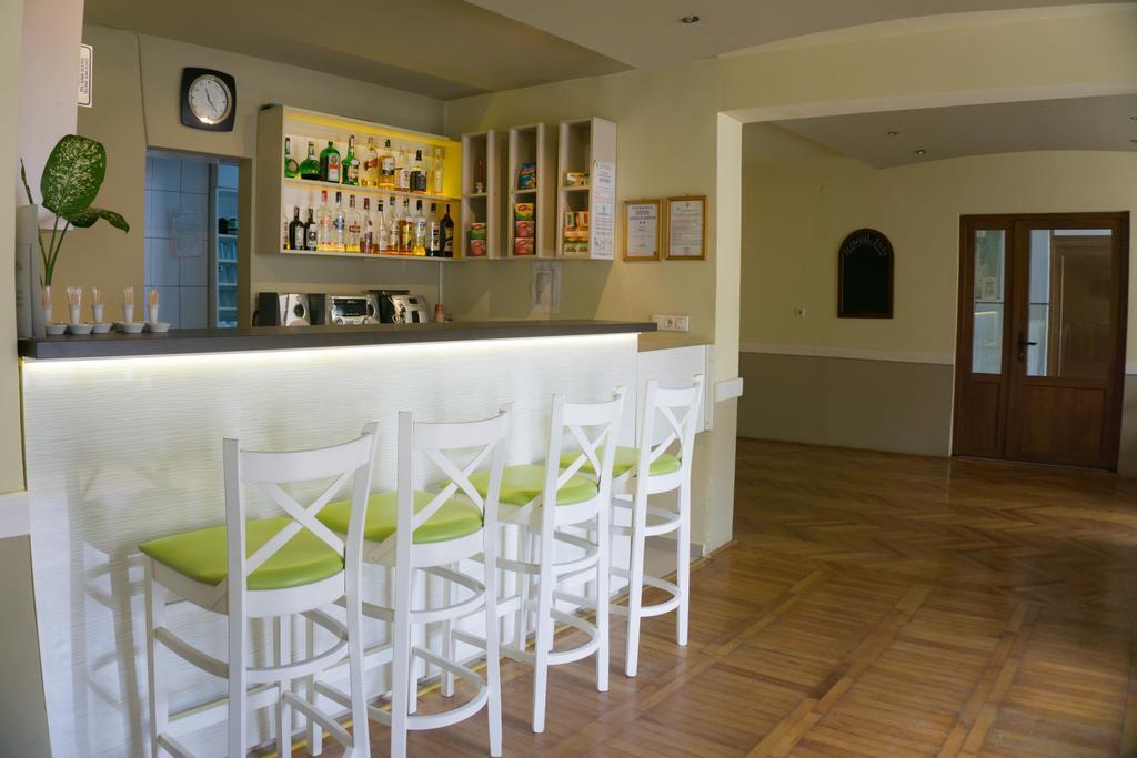 Hotel Merkur Миеркуря Чук Екстериор снимка
