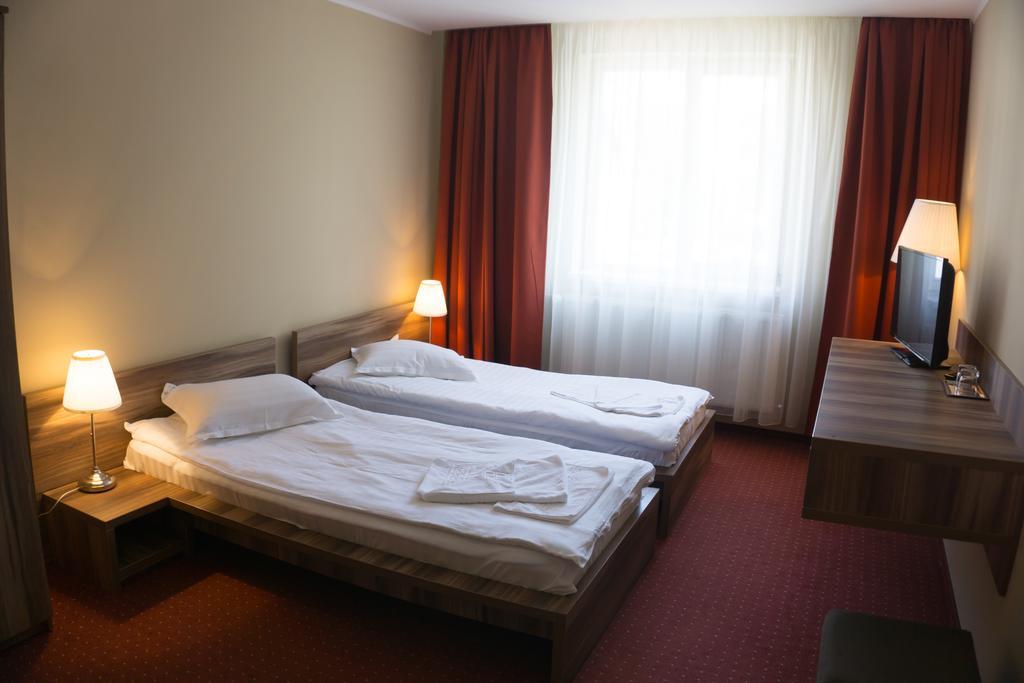 Hotel Merkur Миеркуря Чук Екстериор снимка