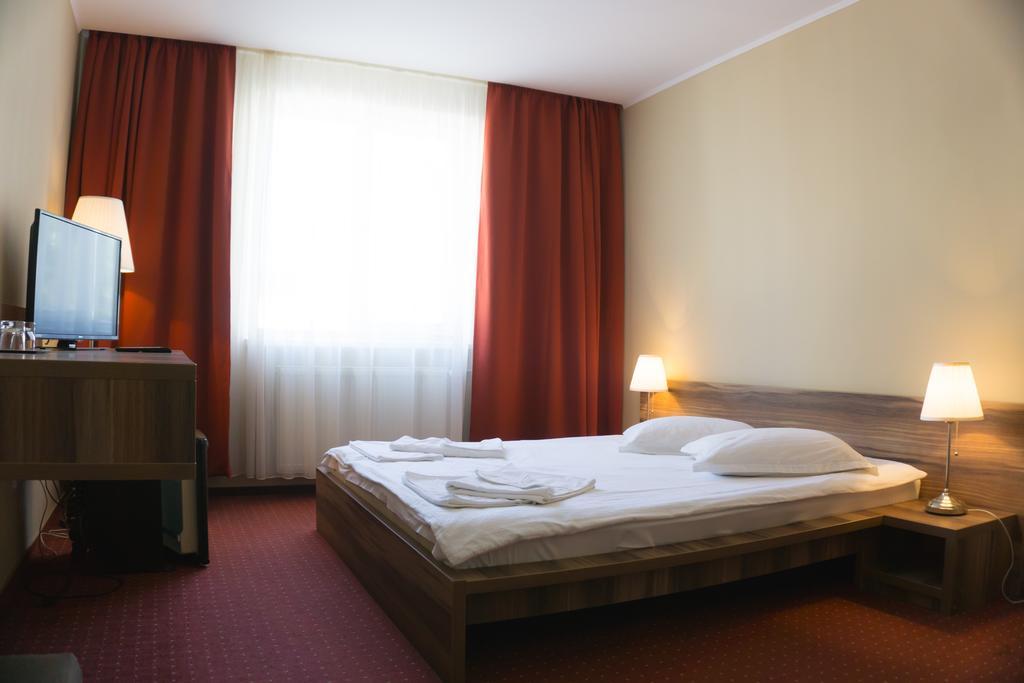 Hotel Merkur Миеркуря Чук Екстериор снимка