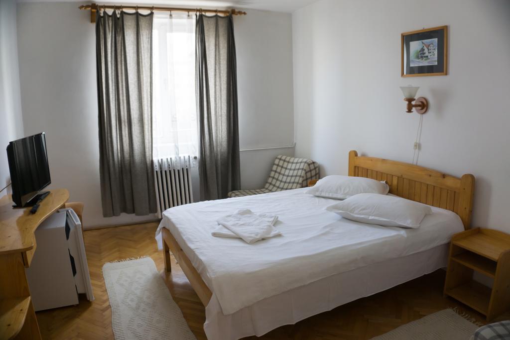 Hotel Merkur Миеркуря Чук Екстериор снимка