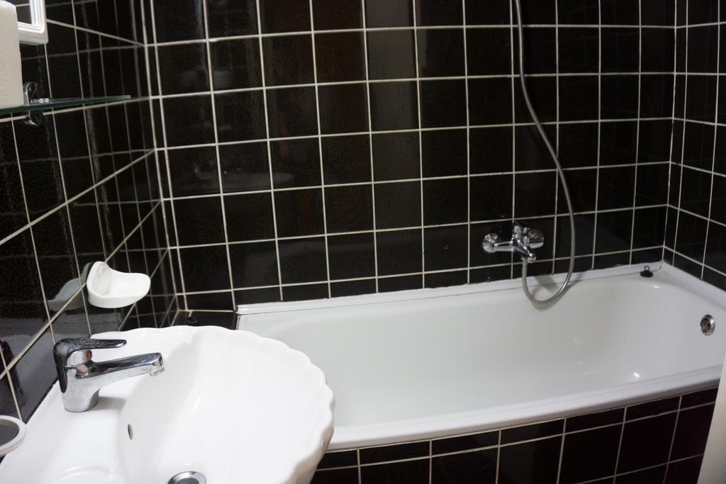 Hotel Merkur Миеркуря Чук Екстериор снимка